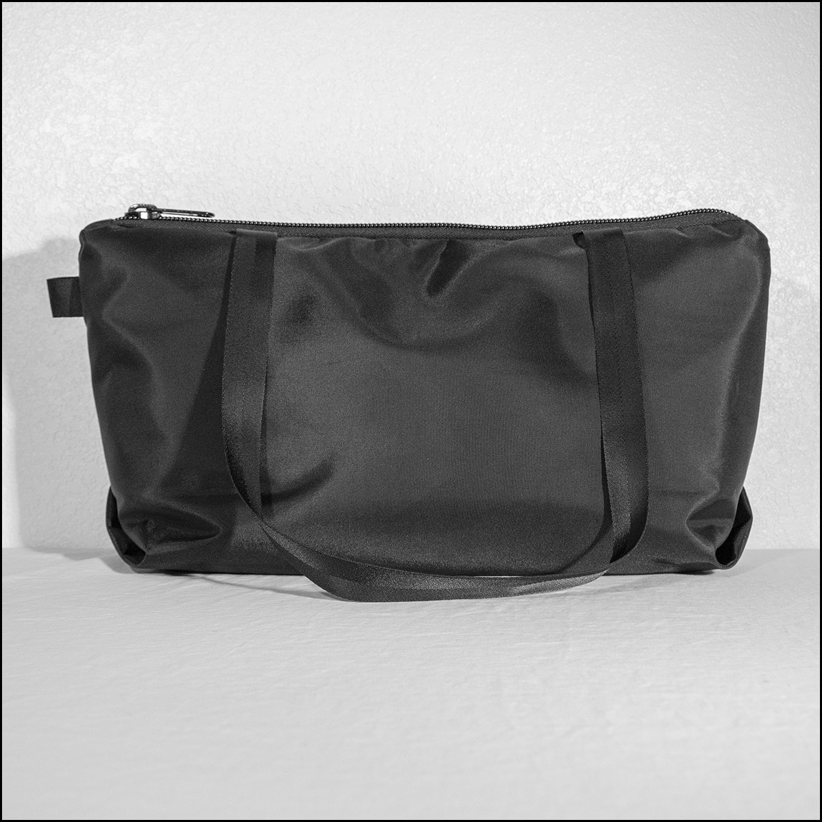 IGNOBLE Zip Tote 2.4.17