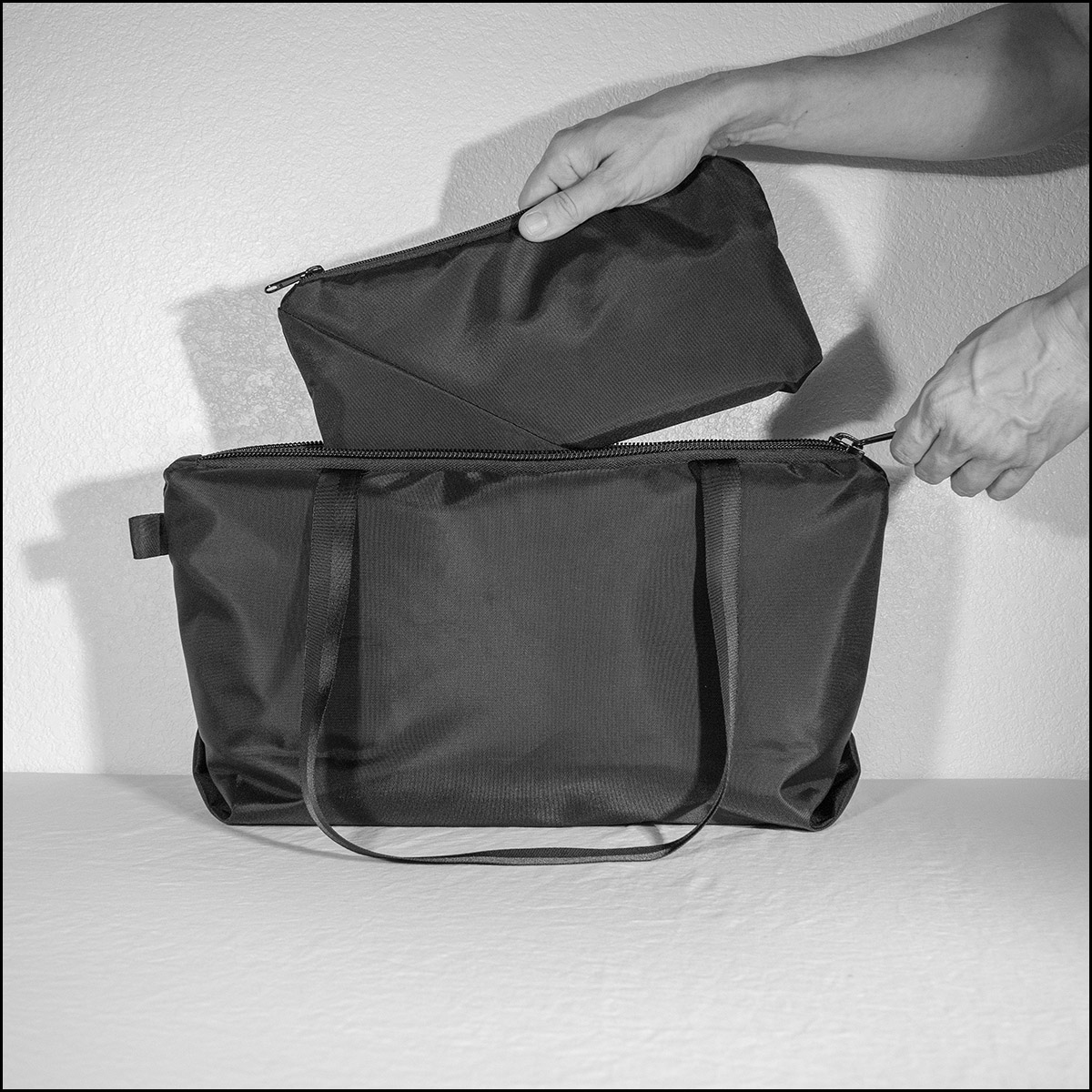 IGNOBLE Zip Tote 2.4.17